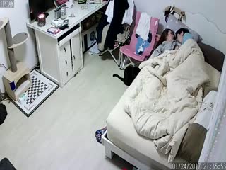 黑客破解家庭摄像头监控小夫妻在床上啪啪妹子奶子挺大男的太弱几分钟就完事了